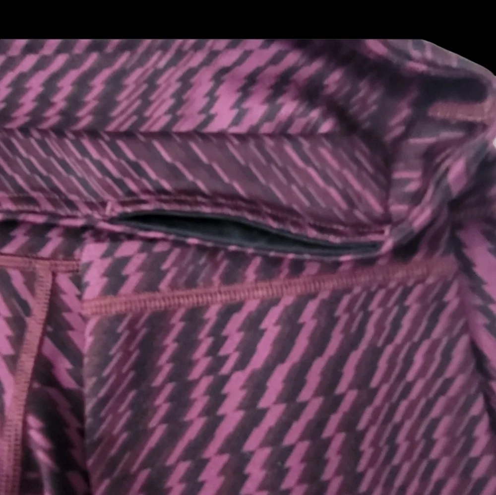 Lululemon Athletica woman's size 6 Shiftted Horizon red and grape color